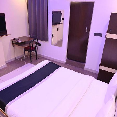 Hotel Riddhi Regency ลัคเนา ภายนอก รูปภาพ