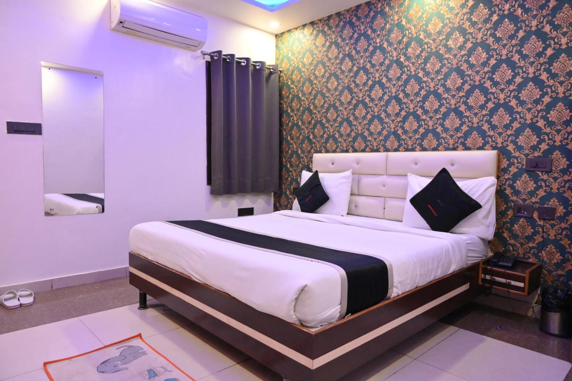 Hotel Riddhi Regency ลัคเนา ภายนอก รูปภาพ