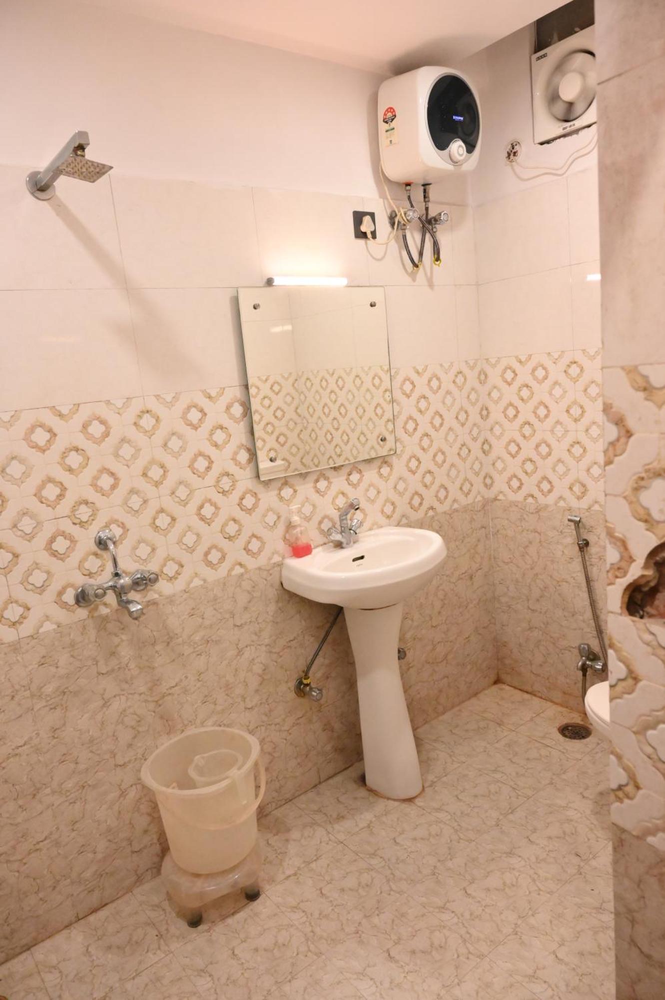 Hotel Riddhi Regency ลัคเนา ภายนอก รูปภาพ