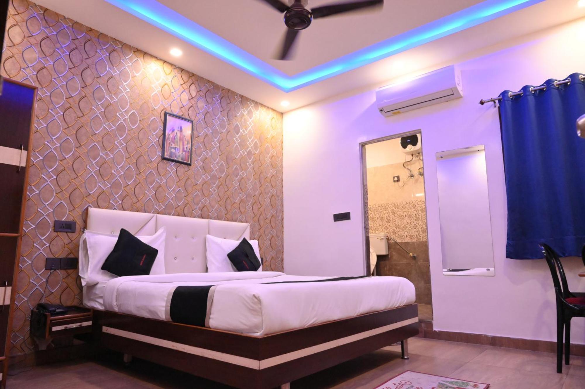 Hotel Riddhi Regency ลัคเนา ภายนอก รูปภาพ