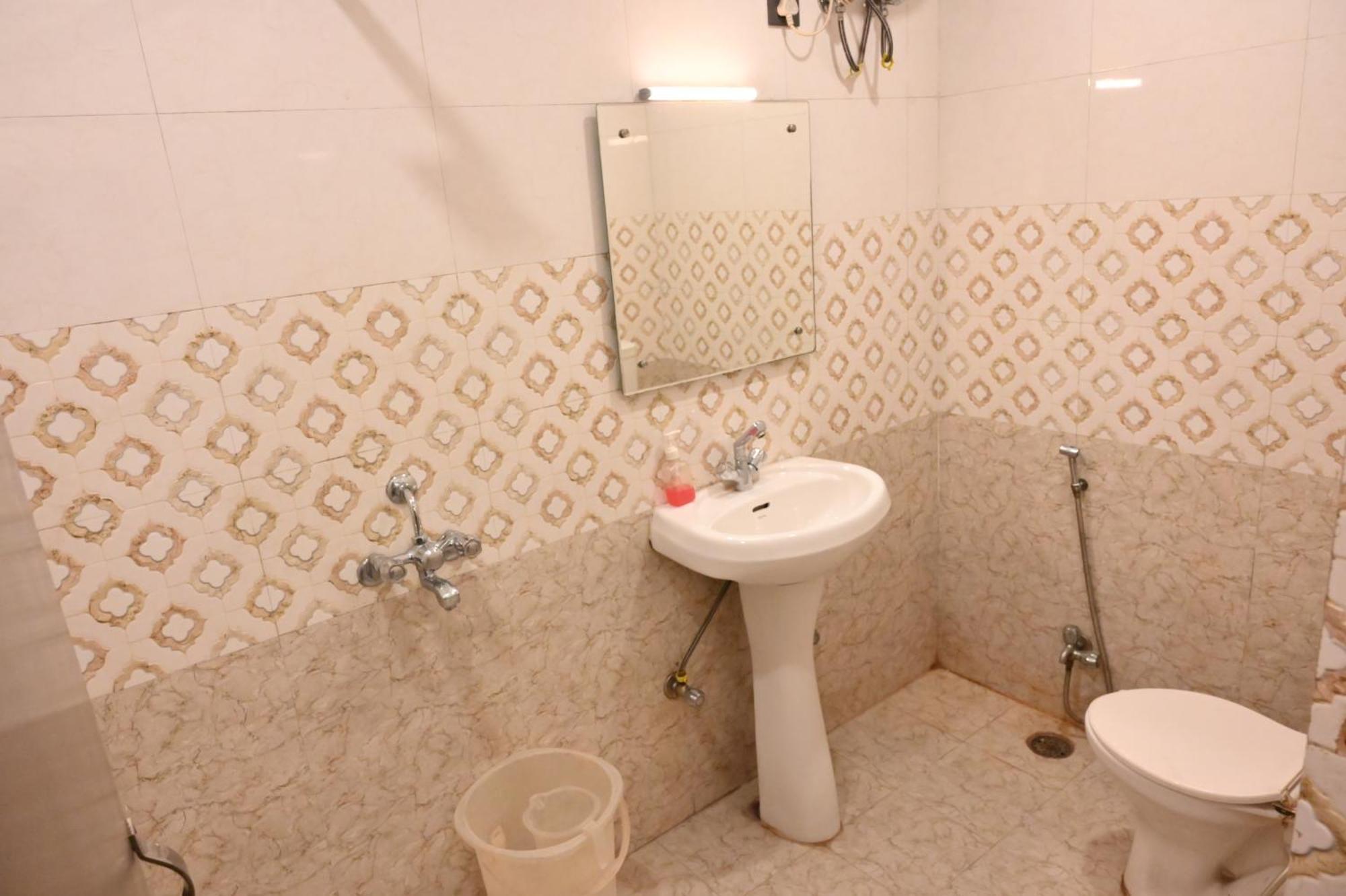 Hotel Riddhi Regency ลัคเนา ภายนอก รูปภาพ