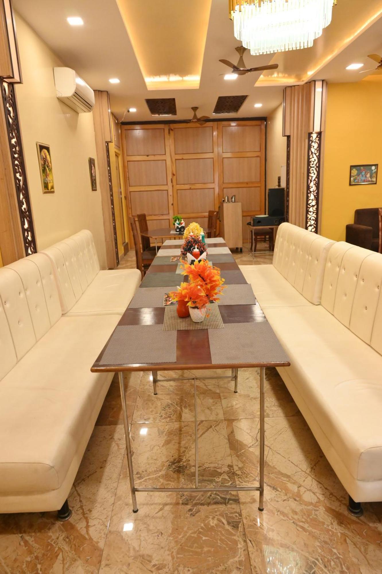 Hotel Riddhi Regency ลัคเนา ภายนอก รูปภาพ